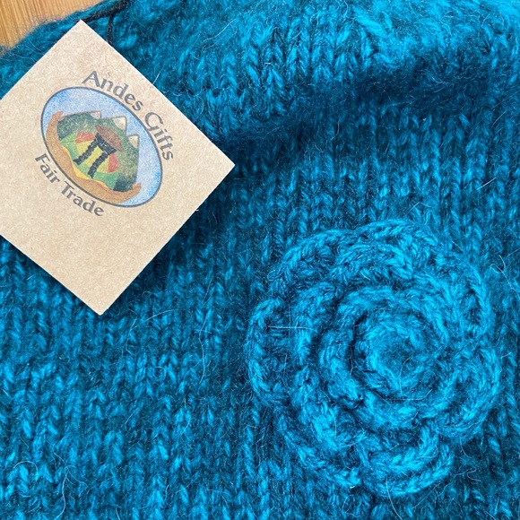 NWT Teal Turquoise Handmade Soft Flower Winter Hat - Picture 2 of 4